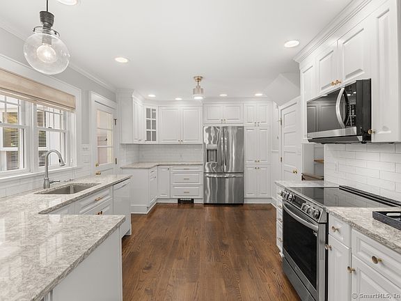 4th image of 223 Middlesex Road