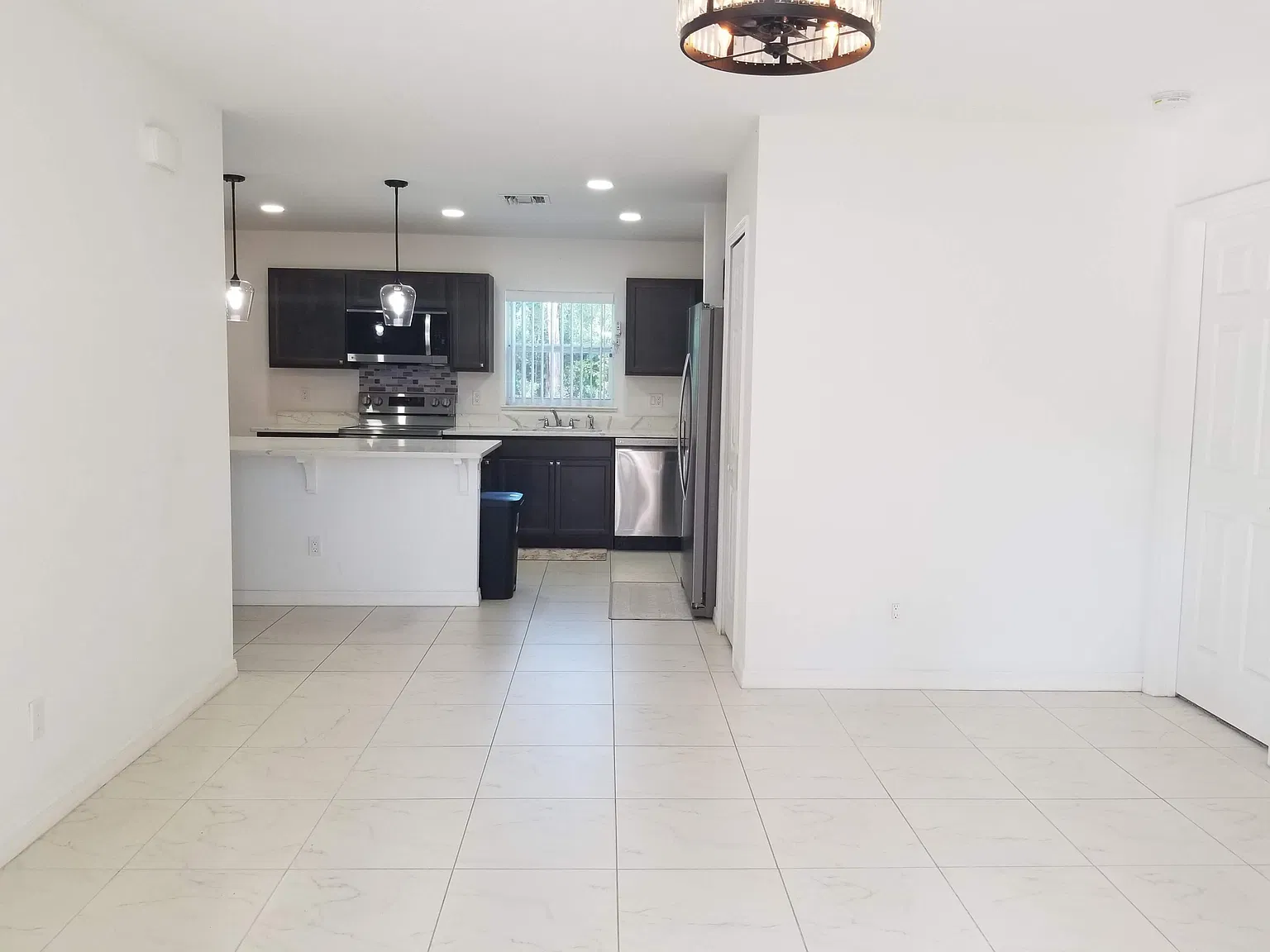 4 bed, 2.0 bath, 1456 sqft, $2,700 — Photo 3