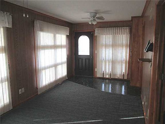 2nd image of 1801 Lamar Ln