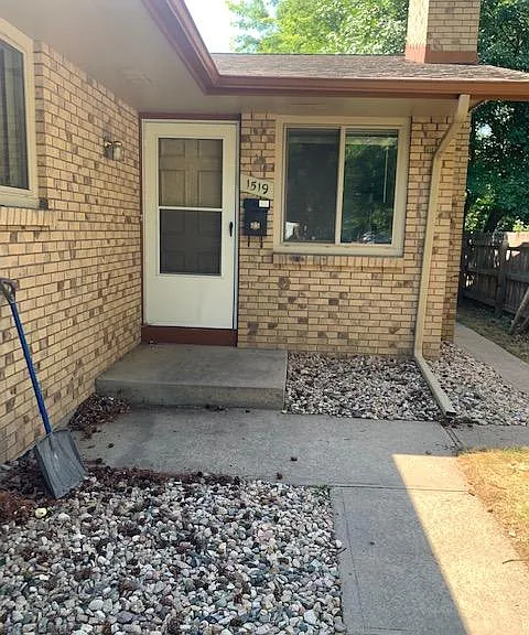 1519 W Mountain Ave — Photo 2