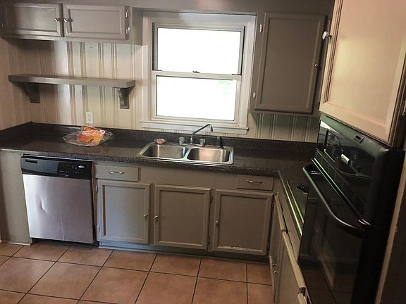 3rd image of 1902 Williams St