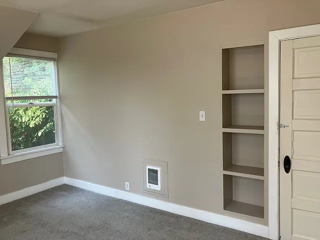 5915 Waller Rd E — Photo 17