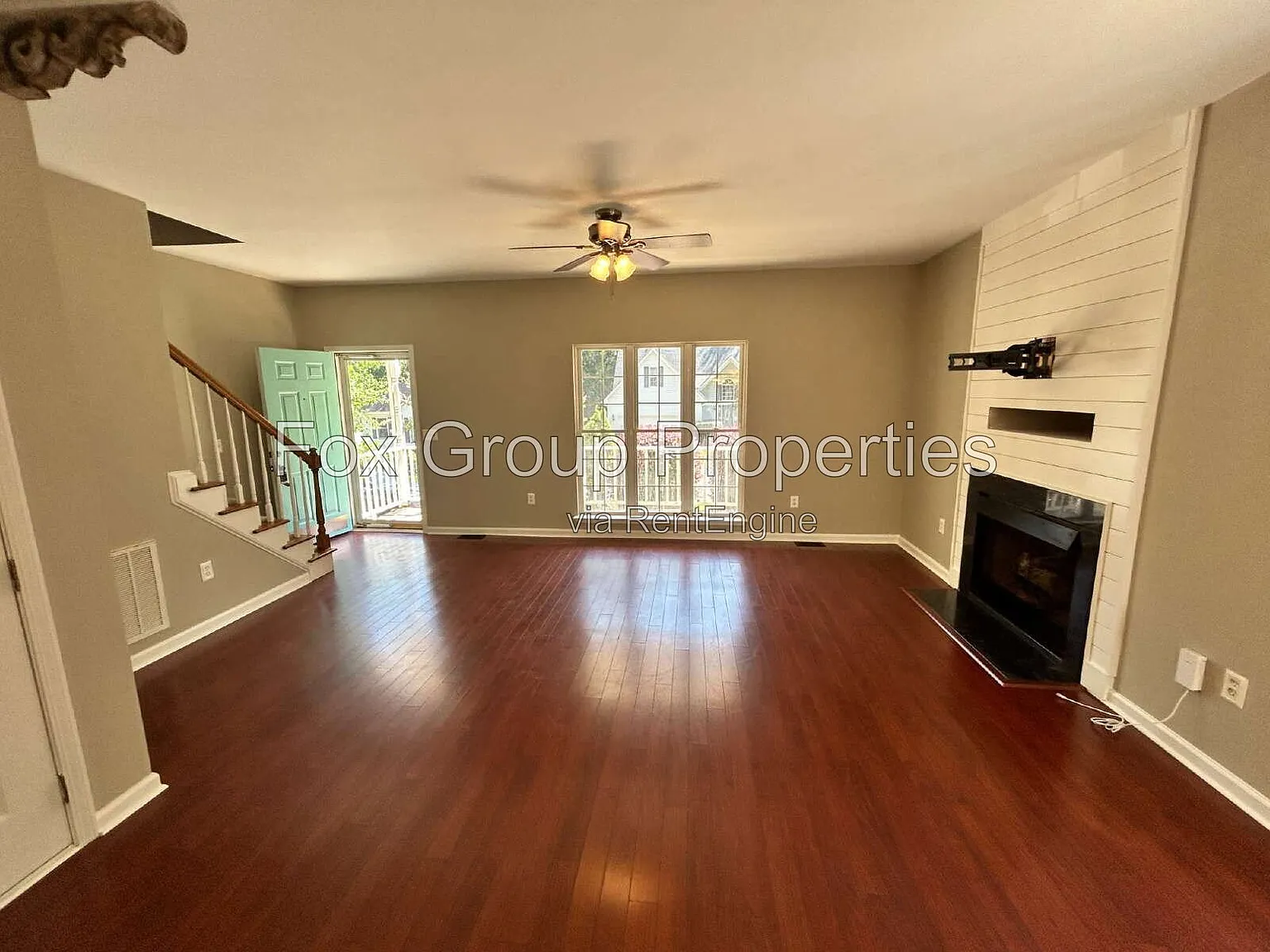 3 bed, 2.5 bath, 1304 sqft, $1,955 — Photo 3