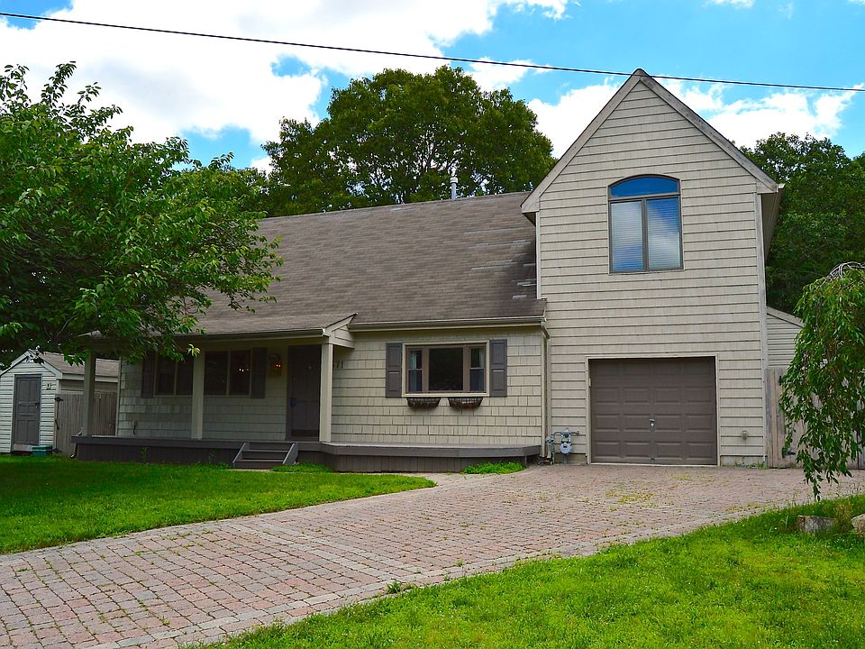 571 E Earl Ct