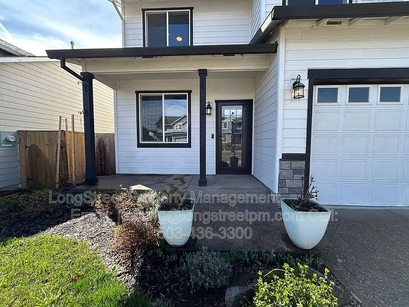 4 bed, 2.5 bath, 2137 sqft, $3,195 — Photo 2