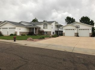2038 4th St W, Dickinson, ND 58601
