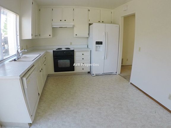 2nd image of 529 Oriole Ave