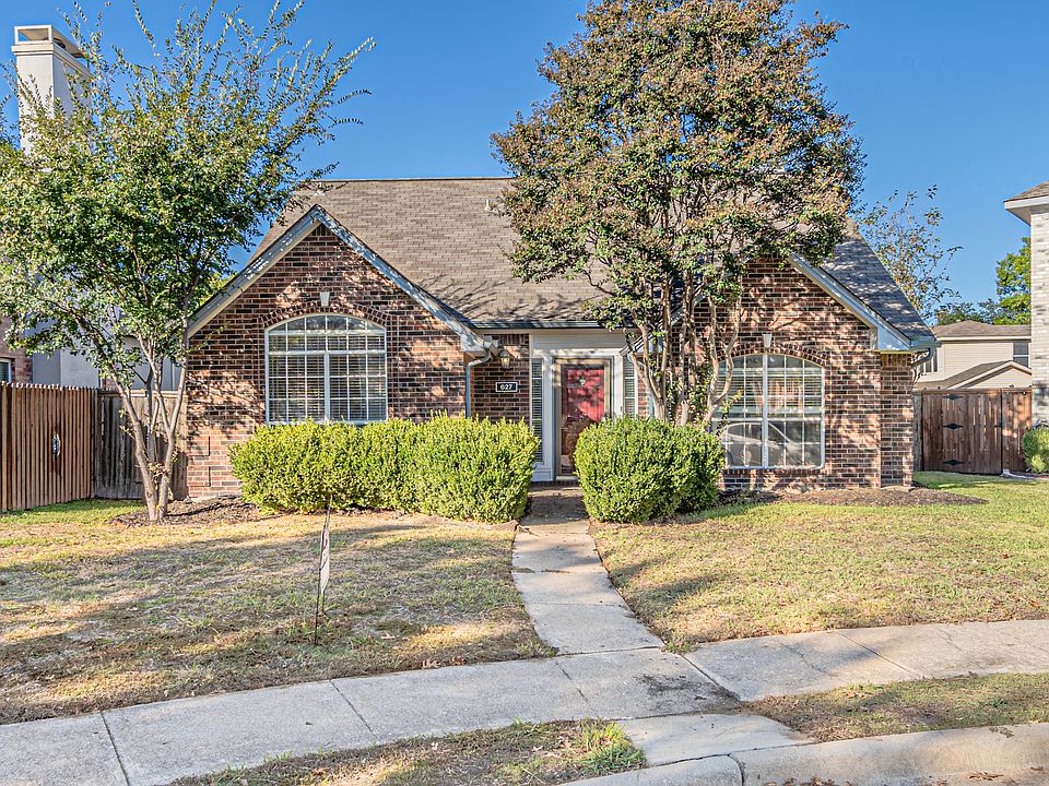1st image of 627 English Oak Dr
