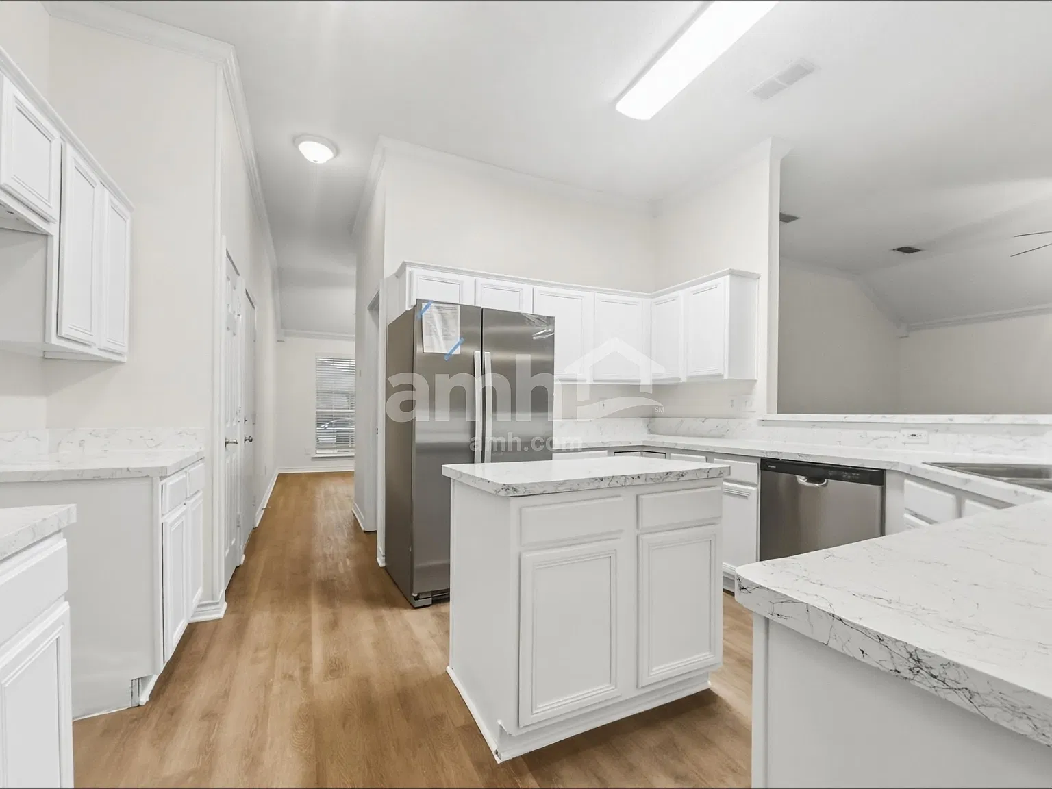4 bed, 2.0 bath, 2201 sqft, $2,555 — Photo 3