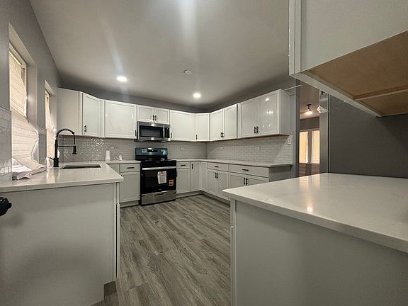 5th image of 1436 Congress Ln