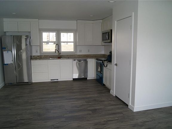 4th image of 111 E Harrison Dr