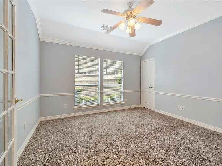 2421 Baycrest Dr — Photo 8