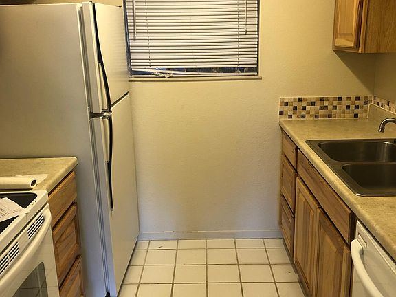 3rd image of 3154 Lakeside Dr APT 206