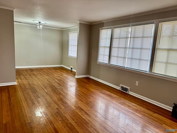 5th image of 909 Graycroft Dr SW