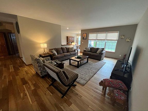 3rd image of 1213 Flagstone Dr