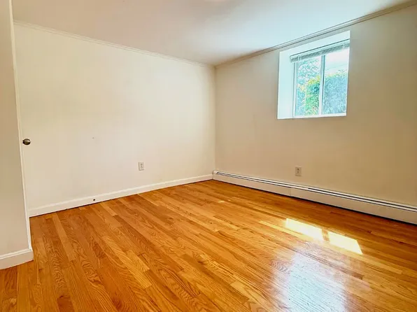 56 Bryon Rd APT 2, Chestnut Hill, MA 02467