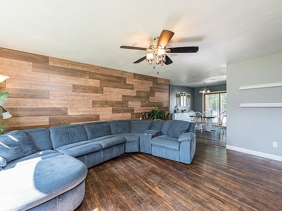 2nd image of 601 College Ave