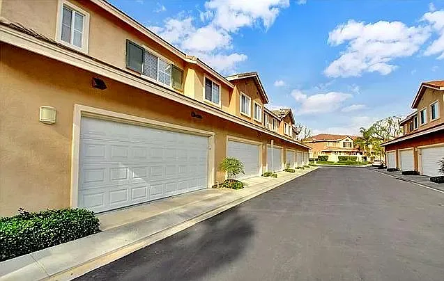 953 S Prescott Pl — Photo 3