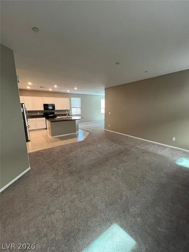 4 bed, 3.0 bath, 2526 sqft, $2,900 — Photo 4