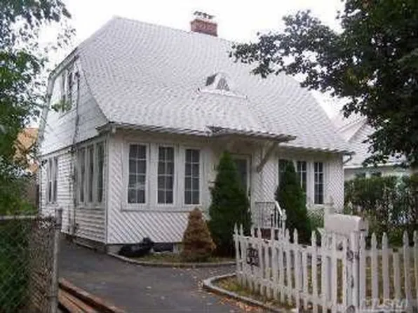 9 Saint James Pl, Hempstead, NY 11550