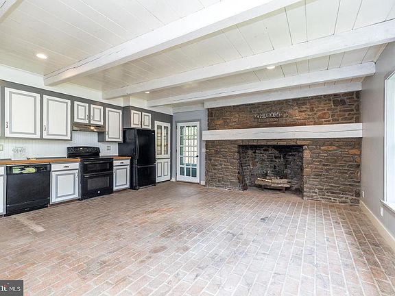 5th image of 150 Woodland Dr