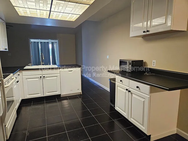 4114 Skyline Blvd #B — Photo 8