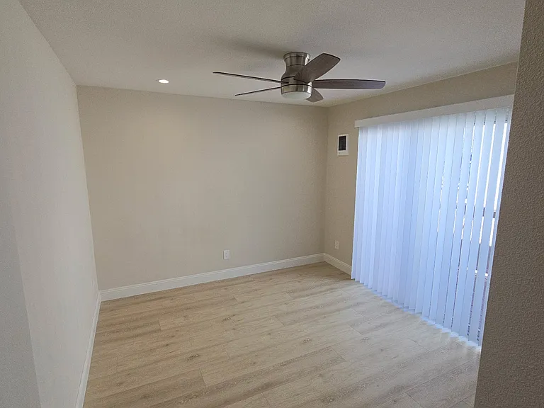 730 E 17th St #7 — Photo 28