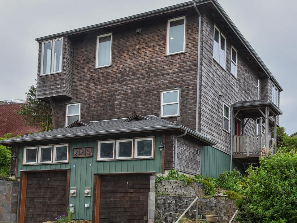 1st image of 225 NW Brook St