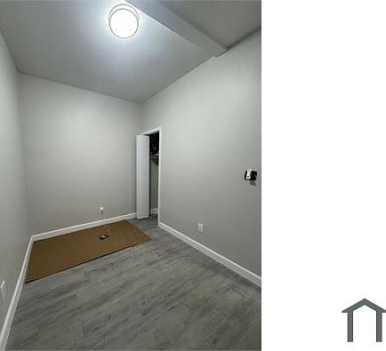 3rd image of 150 Waverly St APT 1