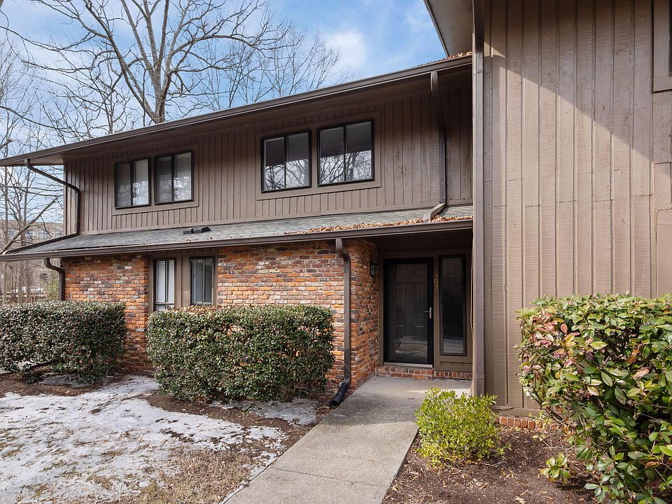 1st image of 302 Oak Tree Dr