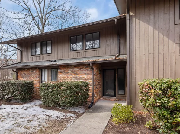 302 Oak Tree Dr, Chapel Hill, NC 27517