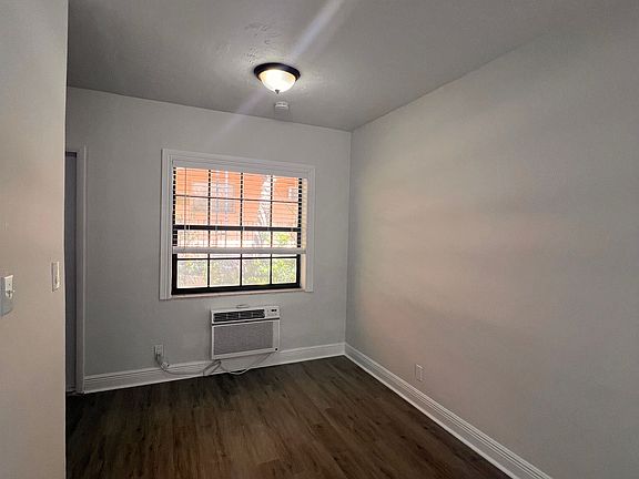 5th image of 220 Antilla Ave APT 1