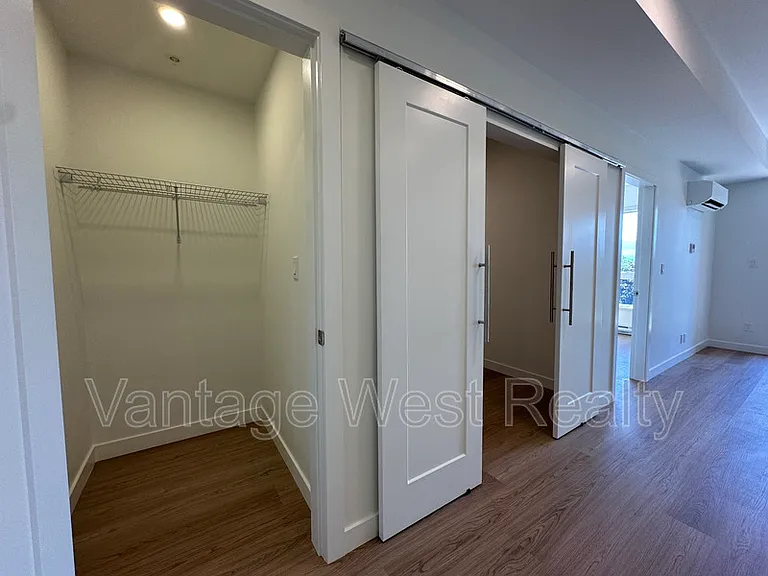 1380 Pridham Ave #305 — Photo 16