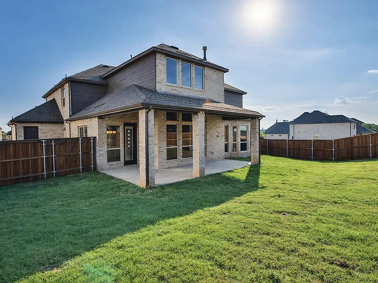 2820 Fountain Park Dr — Photo 2