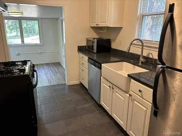 1726 Lyka St — Photo 8