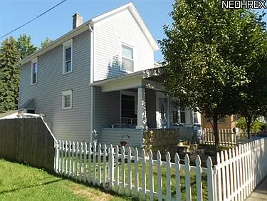323 Newell St photo 1