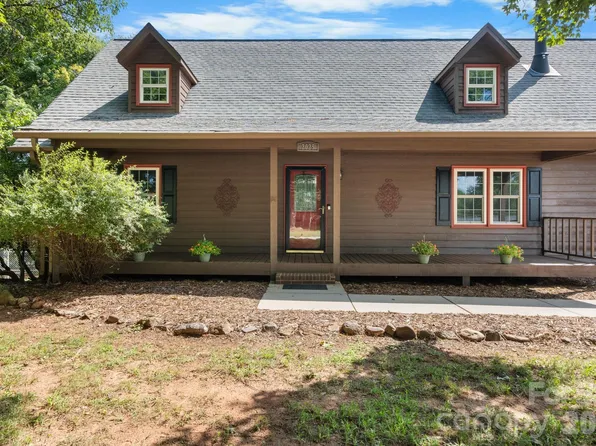 2025 34th Avenue Dr NE, Hickory, NC 28601