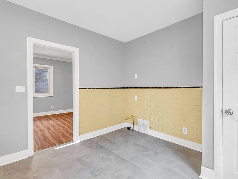 9503 Lakepointe St — Photo 14