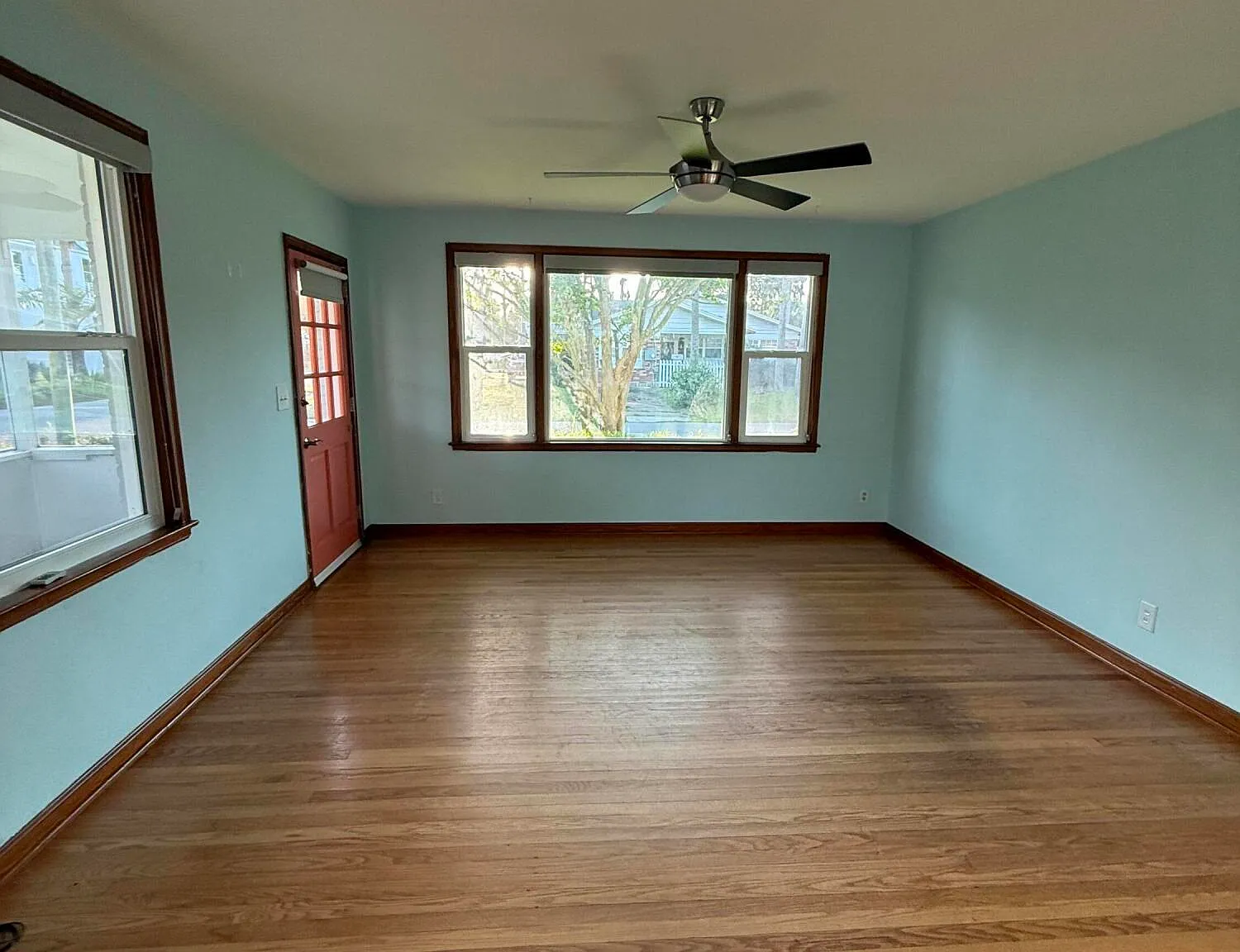 3 bed, 2.0 bath, 1472 sqft, $3,695 — Photo 2