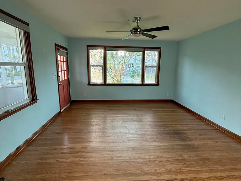 1096 E Coast Dr — Photo 2