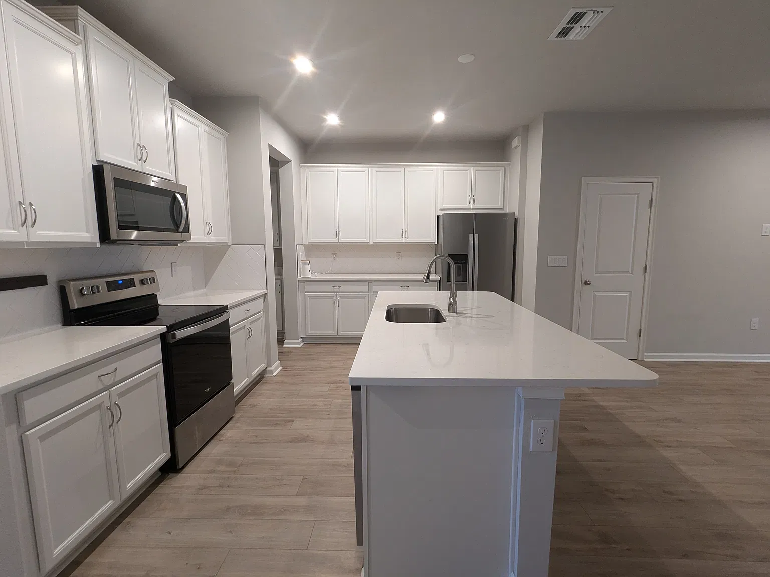 3 Bedroom Townhome with Loft — Photo 3