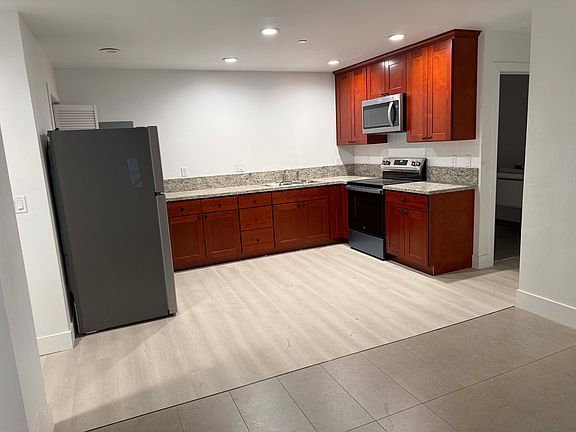 5th image of 425 5th St #5