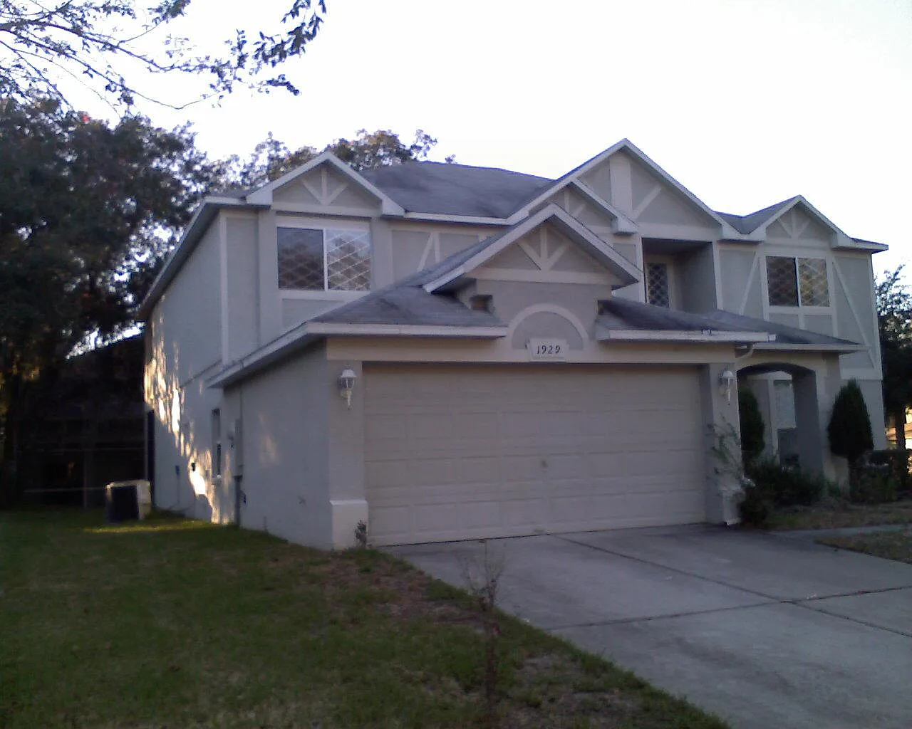 6 bed, 3300 sqft, $3,100 — Photo 2