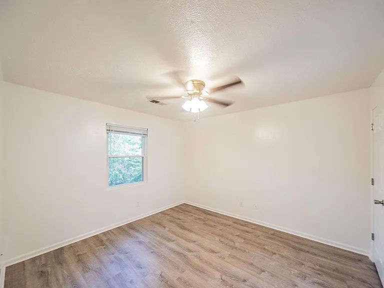 140 Limerick Dr — Photo 13