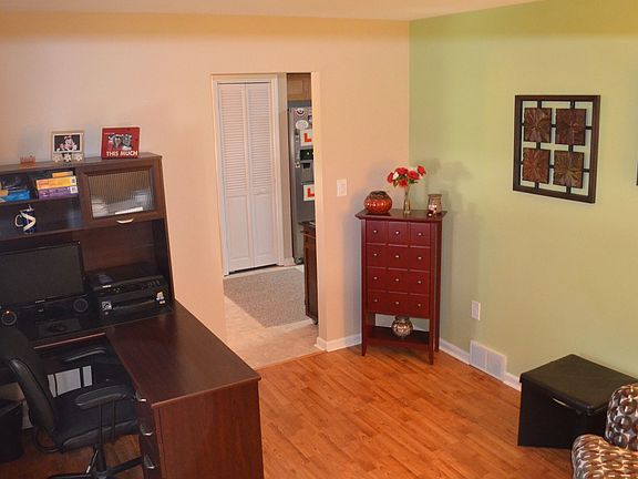 3rd image of 487 Cedarleaf Dr