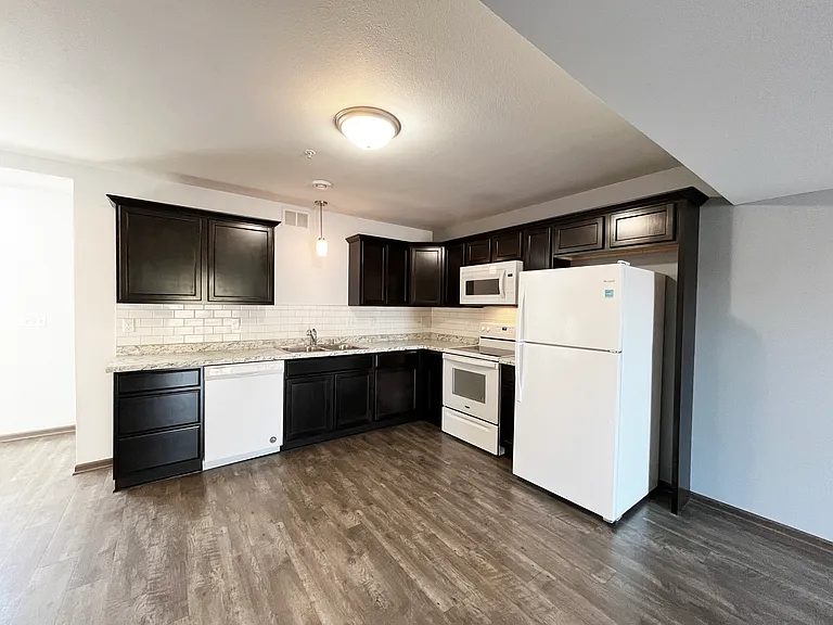 Pineview Townhomes — Photo 6