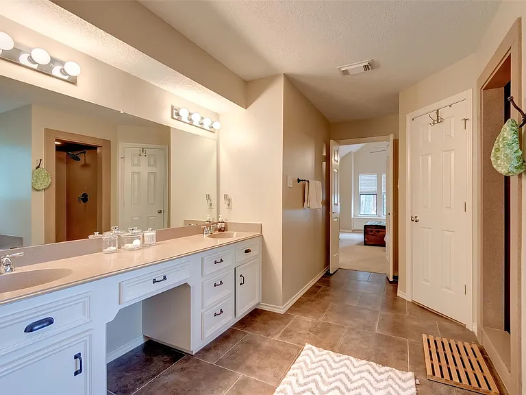 13011 Finch Brook Dr — Photo 43