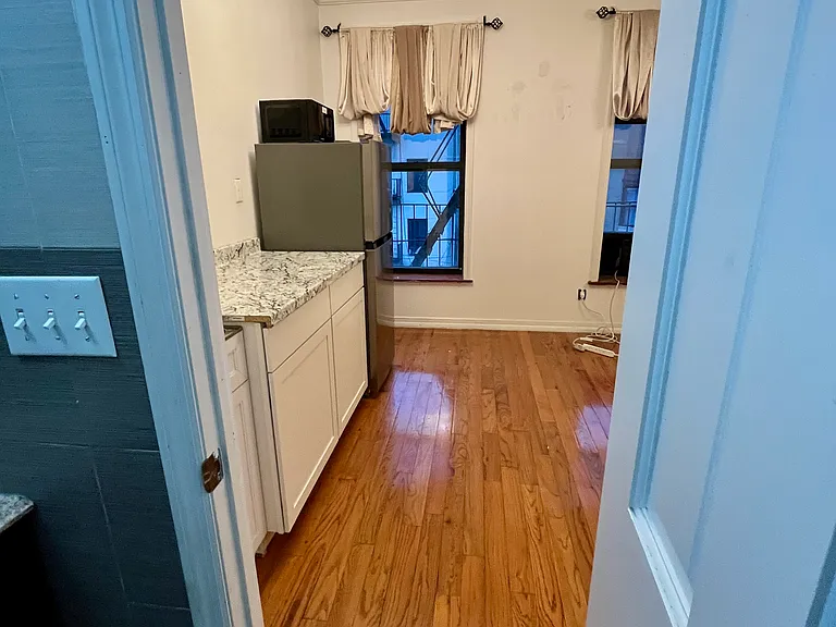 1077 Dean St #2R — Photo 10