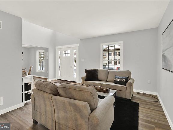 5th image of 1049 Christina Dr