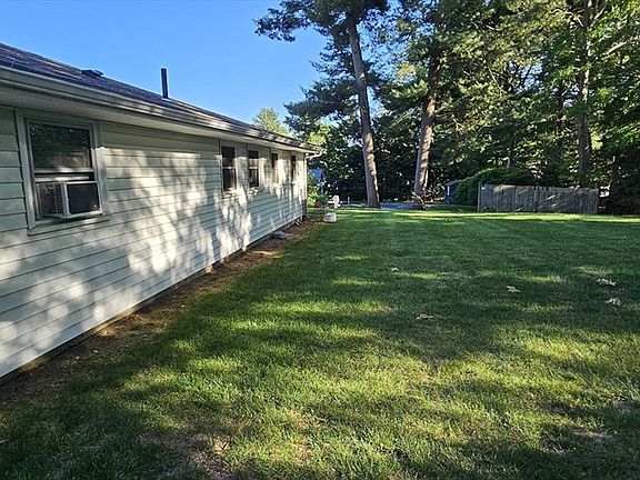 3rd image of 22 Pondview Cir